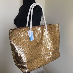 Chic gold beach bag. Super cute & lightweight.